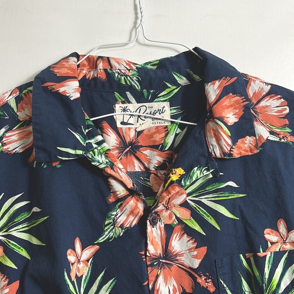 BUNDLE of Floral and Plain Button Down Resort Shirts - Picture 3 of 6